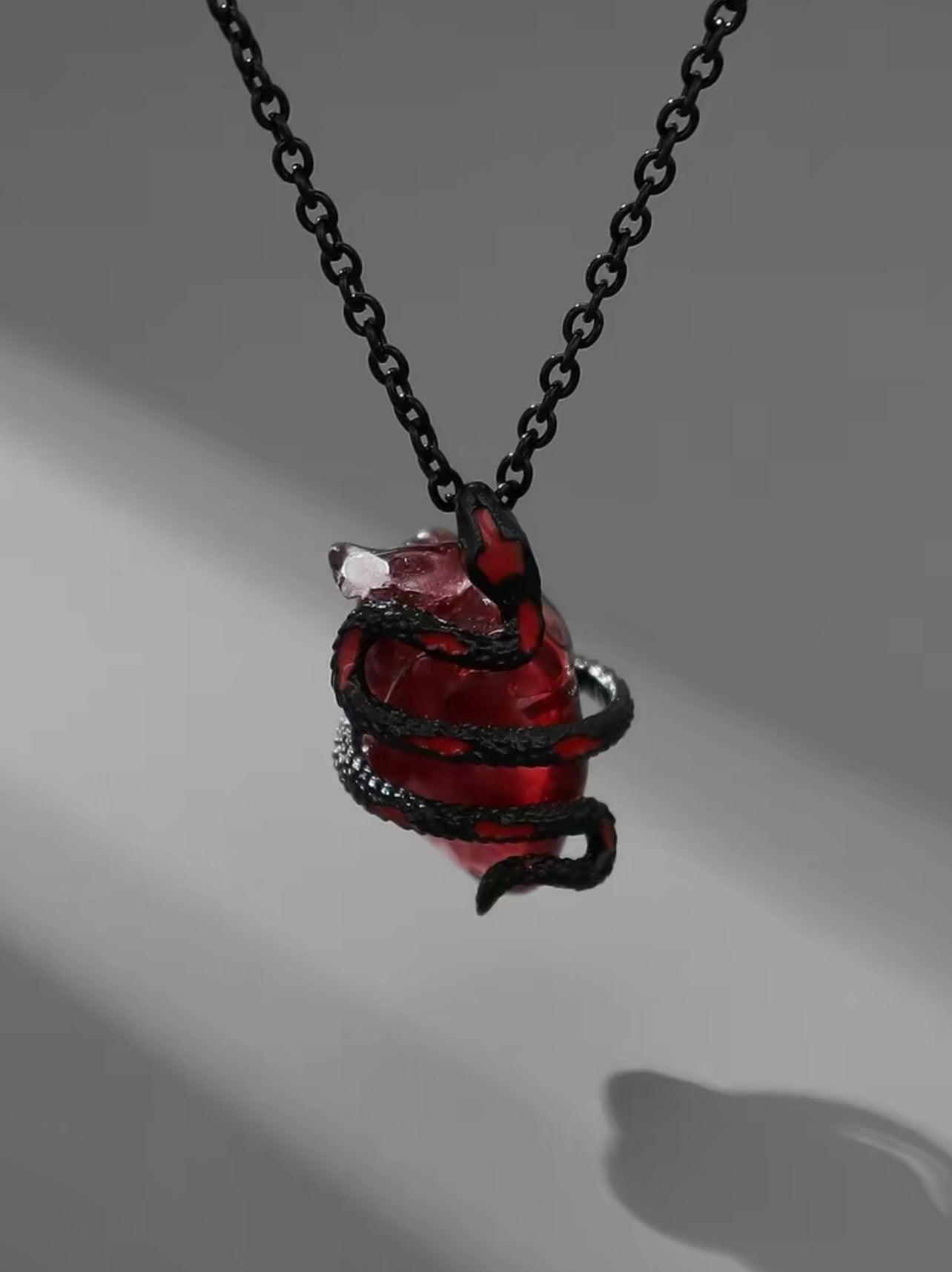 Minimalist Causal Snake & Artificial Gemstone Design Pendant Necklace, Statement Necklace, Punk Style Necklace for Women & Men, Durable Jewelry