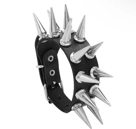 Hip Hop Men Silver Color Spiked Rock Bracelet Bangles
Women Vintage Punk Cosplay Black Goth PU Leather Wrap
Bracelet Emo Jewelry
