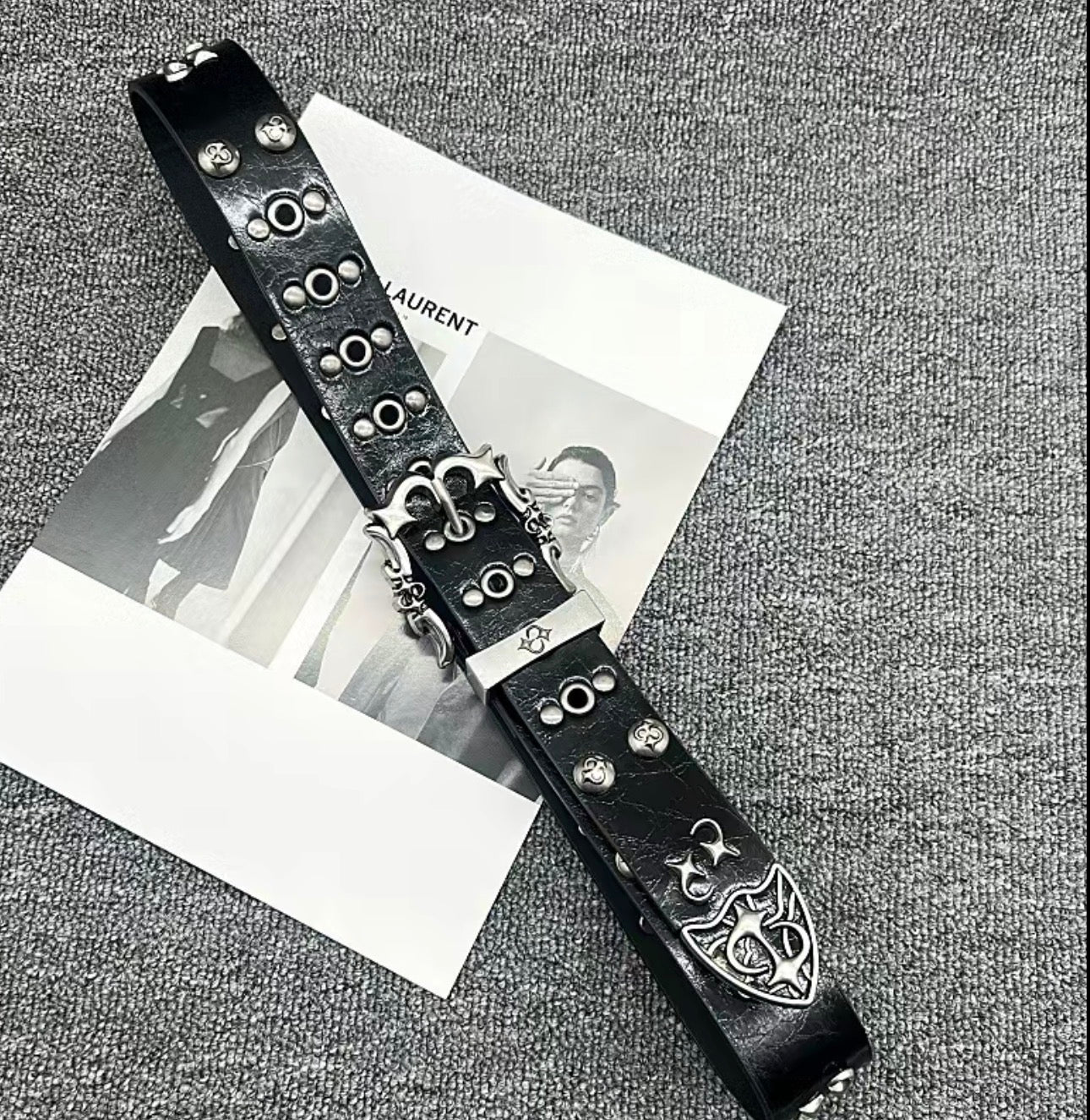 2025 New Y2K Studded Belt Unisex Metal Accessory with Unique Studs and Buckle Design White PU Leather Style for Men & Women for Jeans Business Belt 105cm
Long 3.8cm Wide Gothic Star Pattern punk Belt